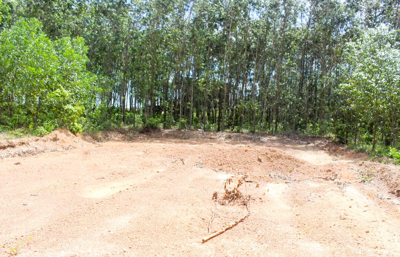 C&ocirc;ng tr&igrave;nh đường trăm tỷ ở Quảng Trị: Đ&atilde; thay nh&agrave; thầu, vẫn gặp kh&oacute; v&igrave; vướng mặt bằng- Ảnh 11.