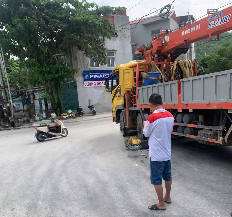 Thanh H&oacute;a: Người phụ nữ tử vong dưới gầm xe cẩu tại ng&atilde; 5 H&agrave;m Rồng- Ảnh 1.