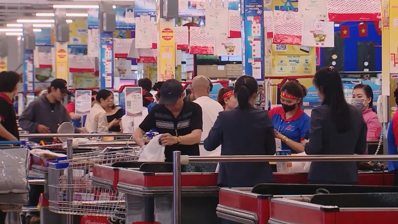 Chật vật lo h&oacute;a đơn đầu v&agrave;o, nhiều hộ kinh doanh nhỏ nhụt ch&iacute; mở rộng- Ảnh 2.