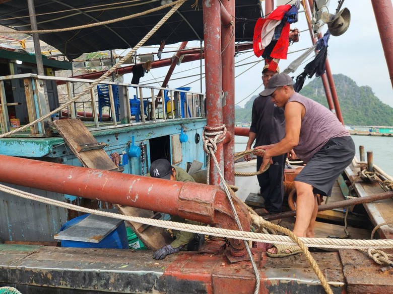 Bão số 3 áp sát, tàu thuyền Quảng Ninh khẩn trương tìm nơi trú ẩn- Ảnh 1. Bão số 3 áp sát, tàu thuyền Quảng Ninh khẩn trương tìm nơi trú ẩn- Ảnh 1.