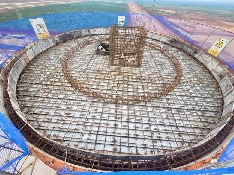Cất nóc tháp kiểm soát không lưu sân bay Long Thành cao 123m- Ảnh 1. Cất nóc tháp kiểm soát không lưu sân bay Long Thành cao 123m- Ảnh 1.