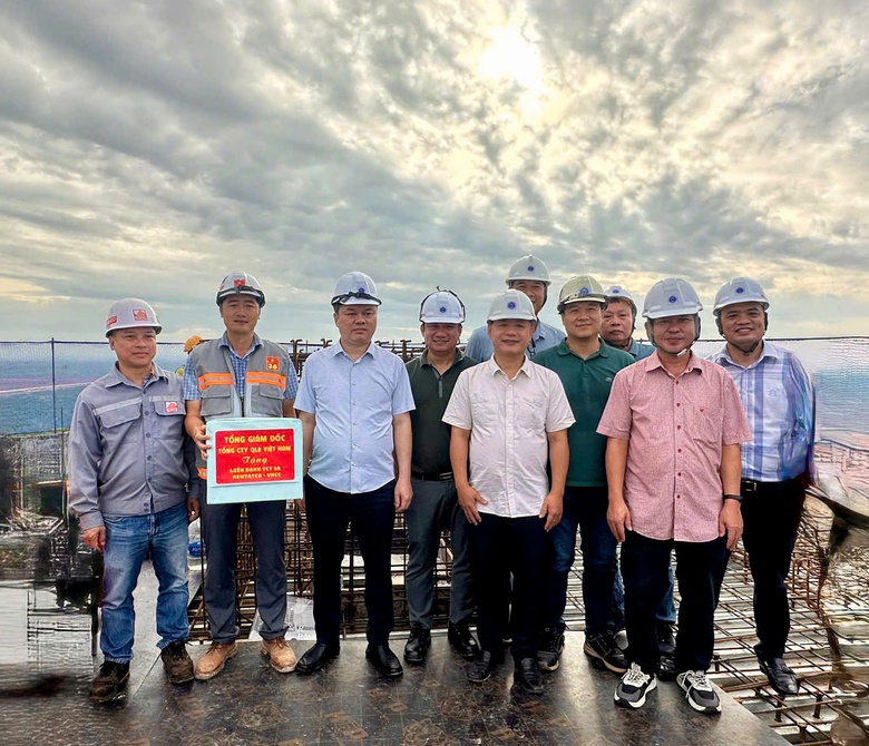 Cất nóc tháp kiểm soát không lưu sân bay Long Thành cao 123m- Ảnh 6. Cất nóc tháp kiểm soát không lưu sân bay Long Thành cao 123m- Ảnh 6.