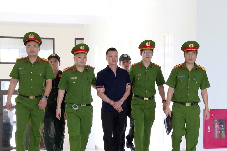 "Tr&ugrave;m giang hồ" ở Thanh H&oacute;a chi 350 triệu đồng chạy &aacute;n cho bạn t&ugrave;- Ảnh 1.