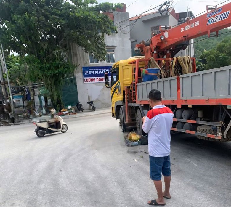 Hiện trường vụ tai nạn khiến người phụ nữ tử vong tại chỗ.