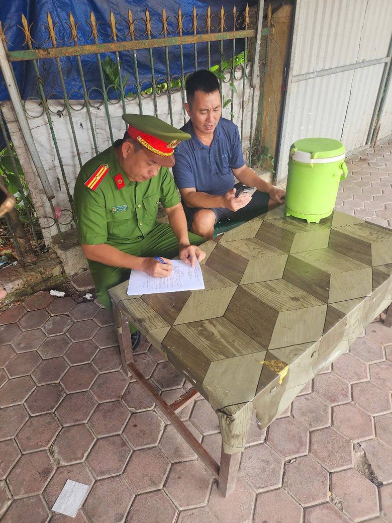 Chợ tràn ra đường gây mất ATGT: Hà Tĩnh đồng loạt ra quân chấn chỉnh- Ảnh 5. Chợ tràn ra đường gây mất ATGT: Hà Tĩnh đồng loạt ra quân chấn chỉnh- Ảnh 5.