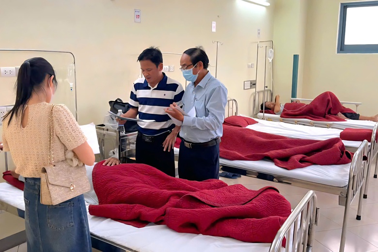 Huế: Truy nguy&ecirc;n nh&acirc;n khiến 21 người nhập viện sau khi ăn giỗ- Ảnh 1.