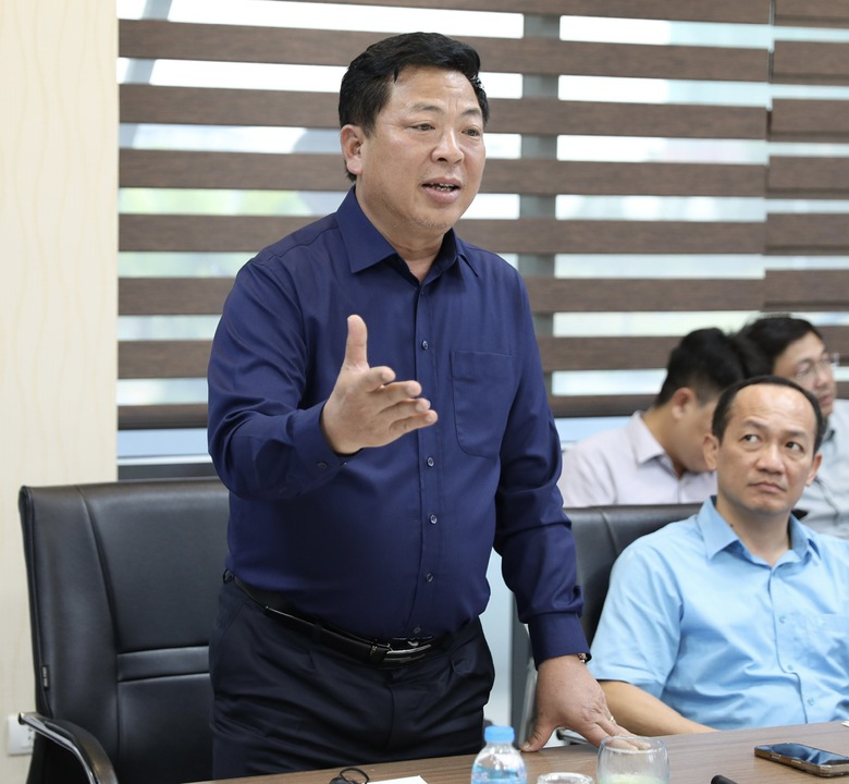 Bộ trưởng Trần Hồng Minh kiểm tra tuyến dự án đường sắt Lào Cai - Hà Nội - Hải Phòng- Ảnh 3. Bộ trưởng Trần Hồng Minh kiểm tra tuyến dự án đường sắt Lào Cai - Hà Nội - Hải Phòng- Ảnh 3.