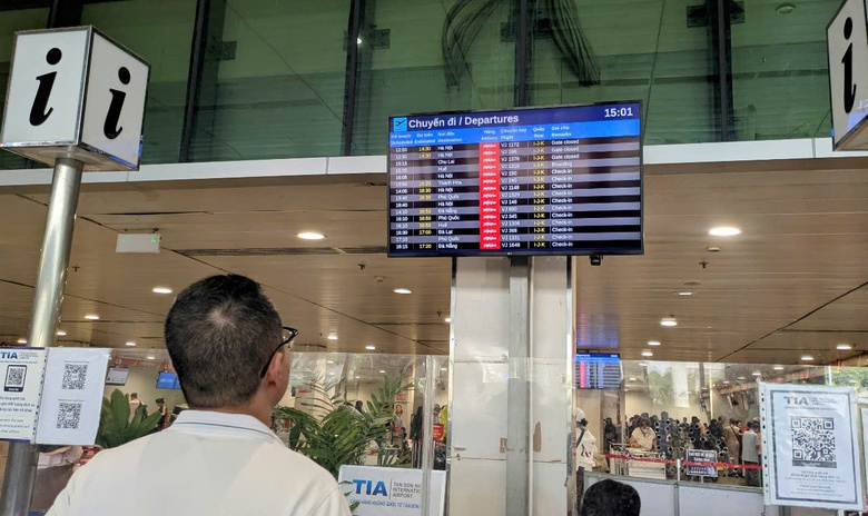 Ảnh hưởng b&atilde;o số 3, nhiều chuyến bay đi v&agrave; đến s&acirc;n bay T&acirc;n Sơn Nhất bị ho&atilde;n- Ảnh 3.