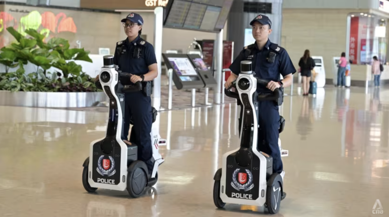 Singapore thử nghiệm robot tuần tra, chở cảnh s&aacute;t tại s&acirc;n bay- Ảnh 1.