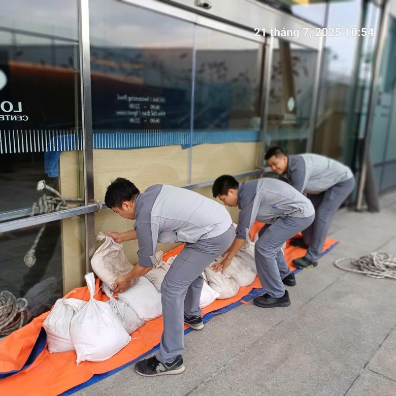 H&agrave; Nội: Ch&iacute;nh quyền h&agrave;nh động, người d&acirc;n chủ động ứng ph&oacute; b&atilde;o số 3- Ảnh 5.