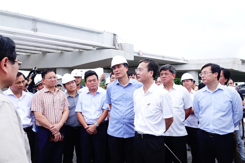 Thủ tướng chỉ đạo thi c&ocirc;ng đảm bảo tiến độ dự &aacute;n th&agrave;nh phần 1 cao tốc Cao L&atilde;nh - An Hữu- Ảnh 2.