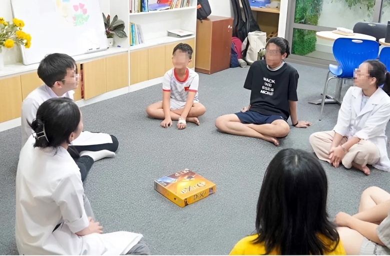 Gia cảnh ch&aacute;u b&eacute; 10 tuổi mất cả gia đ&igrave;nh vụ lật t&agrave;u ở Hạ Long- Ảnh 1.