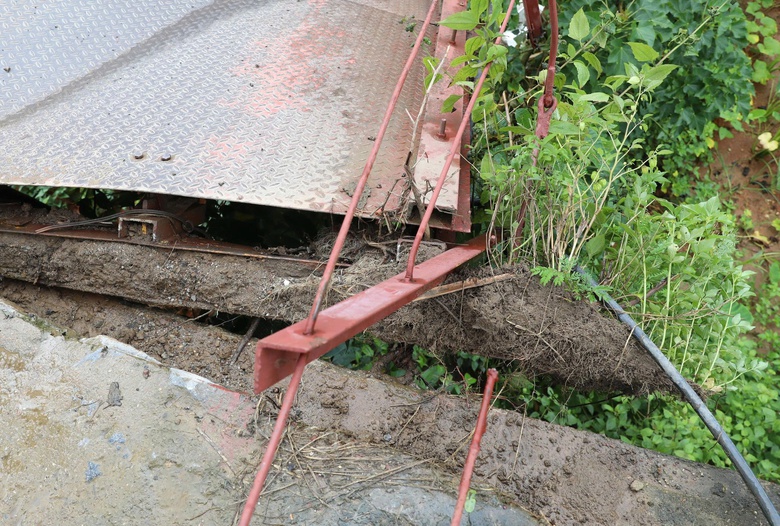 Cận cảnh cầu treo bị đứt c&aacute;p khiến &ocirc; t&ocirc; chở 3 người rơi xuống s&ocirc;ng ở Điện Bi&ecirc;n- Ảnh 7.