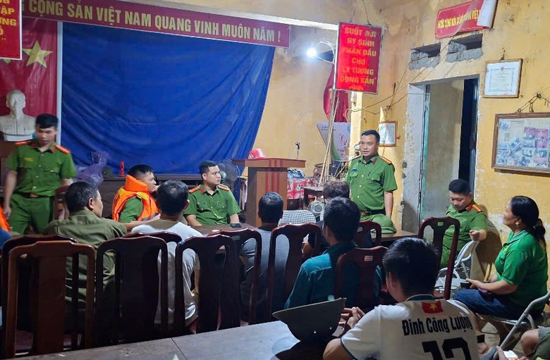 Diễn biến b&atilde;o số 3: Nước ngập đến cổ, người d&acirc;n Nghệ An chạy lũ trong đ&ecirc;m- Ảnh 7.