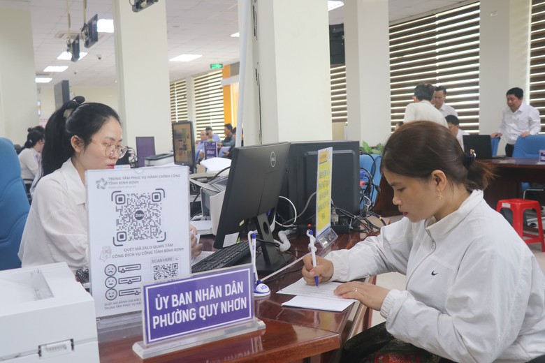 Gia Lai: Nghiêm cấm “cò giấy tờ”, không bắt buộc người dân phải có VNeID khi nộp hồ sơ- Ảnh 2.