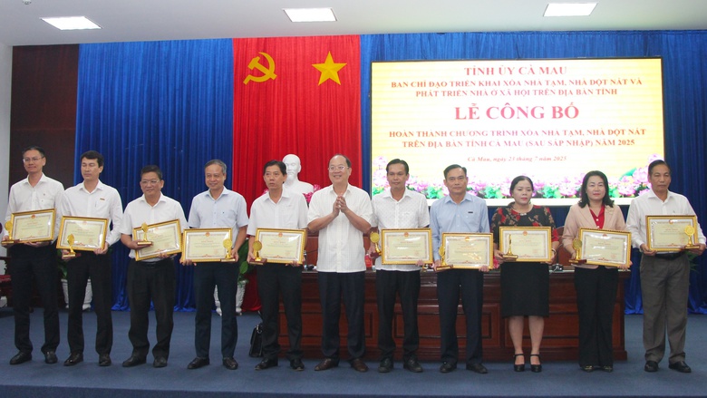 C&agrave; Mau ho&agrave;n th&agrave;nh hơn 3.700 m&aacute;i ấm tri &acirc;n người c&oacute; c&ocirc;ng với c&aacute;ch mạng- Ảnh 1.