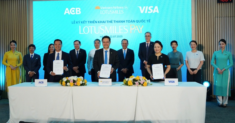 Vietnam Airlines ra mắt thẻ hội vi&ecirc;n t&iacute;ch hợp thanh to&aacute;n Lotusmiles Pay- Ảnh 1.