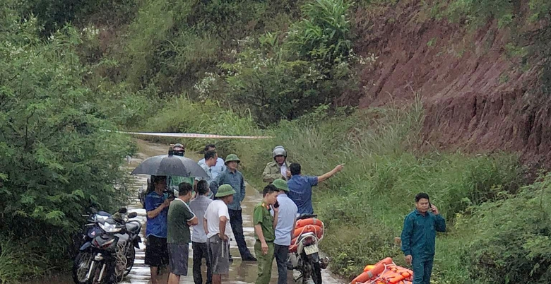 X&aacute;c minh th&ocirc;ng tin 2 người đi xe m&aacute;y qua ngầm tr&agrave;n bị lũ cuốn ở Lạng Sơn- Ảnh 1.