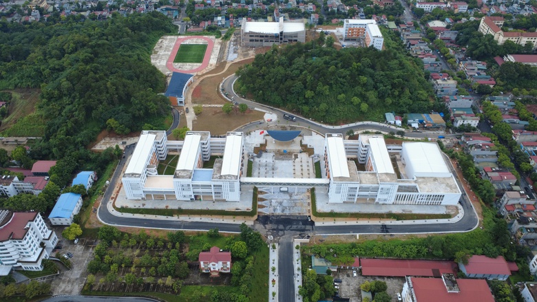 To&agrave;n cảnh Trường chuy&ecirc;n L&agrave;o Cai với vốn đầu tư 350 tỷ đồng trước ng&agrave;y kh&aacute;nh th&agrave;nh- Ảnh 1.