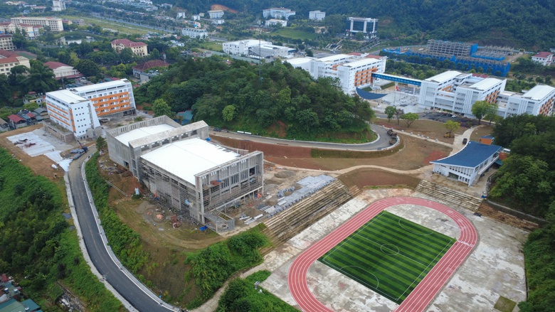 To&agrave;n cảnh Trường chuy&ecirc;n L&agrave;o Cai với vốn đầu tư 350 tỷ đồng trước ng&agrave;y kh&aacute;nh th&agrave;nh- Ảnh 3.