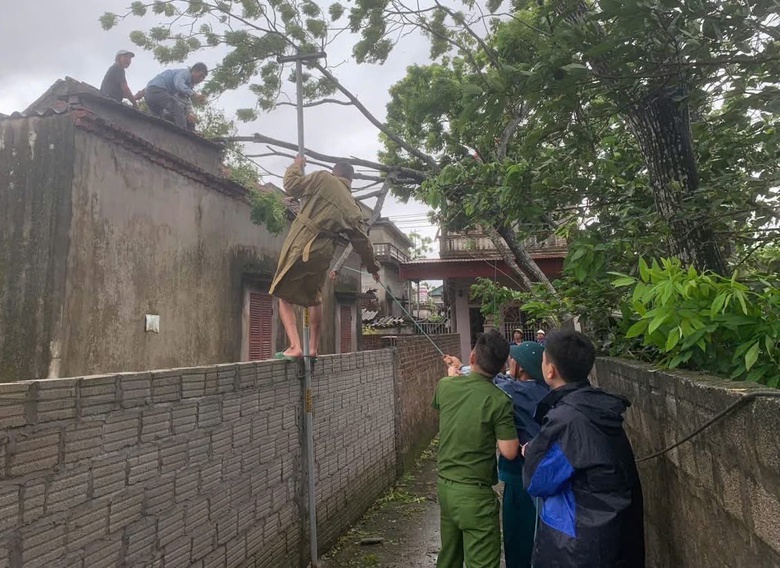 Lốc xo&aacute;y l&agrave;m tốc m&aacute;i h&agrave;ng chục ng&ocirc;i nh&agrave;, trường học, sơ t&aacute;n 140 bệnh nh&acirc;n đến nơi an to&agrave;n- Ảnh 12.