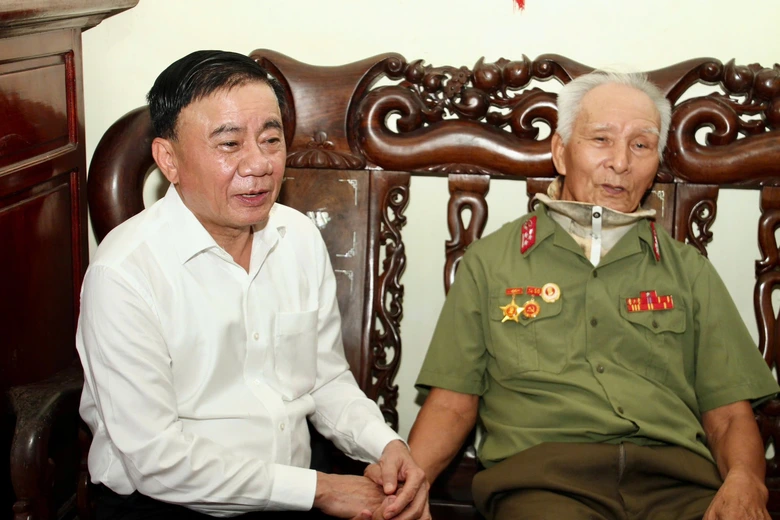 Thường trực Ban Bí thư Trần Cẩm Tú dự Đại hội Đảng bộ phường Hải An- Ảnh 3. Thường trực Ban Bí thư Trần Cẩm Tú dự Đại hội Đảng bộ phường Hải An- Ảnh 3.