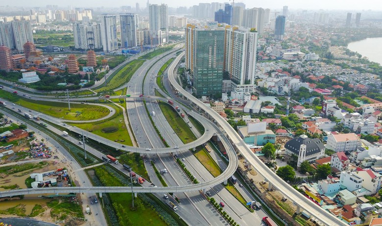 Vietnam&rsquo;s construction sector accelerates toward 3.000-km expressway goal by 2025- Ảnh 2.