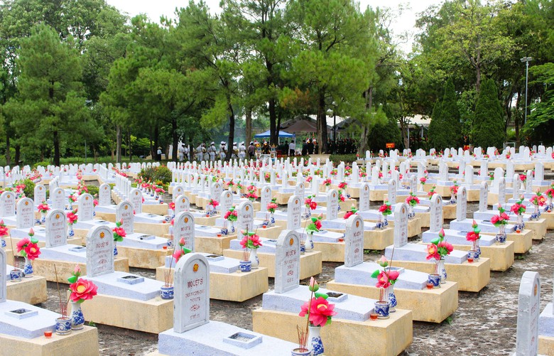 Quảng Trị tổ chức truy điệu, an t&aacute;ng 12 h&agrave;i cốt liệt sĩ- Ảnh 12.