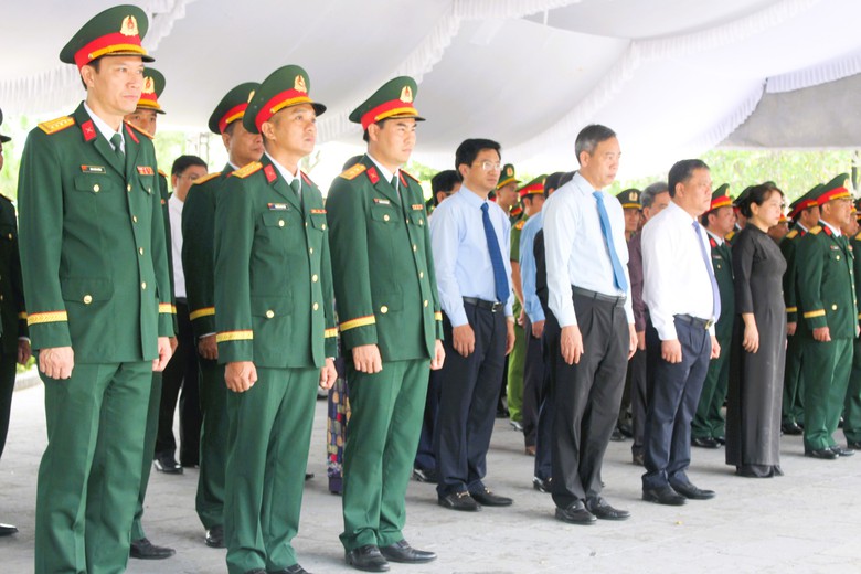 Quảng Trị tổ chức truy điệu, an t&aacute;ng 12 h&agrave;i cốt liệt sĩ- Ảnh 2.