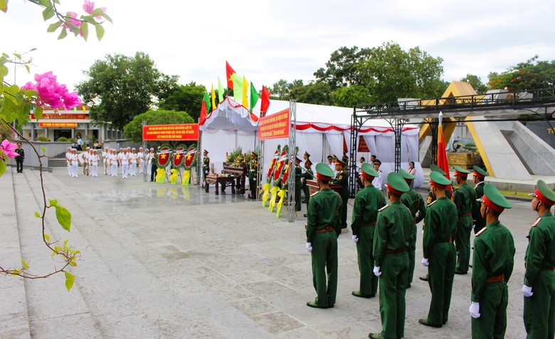 Quảng Trị tổ chức truy điệu, an t&aacute;ng 12 h&agrave;i cốt liệt sĩ- Ảnh 4.