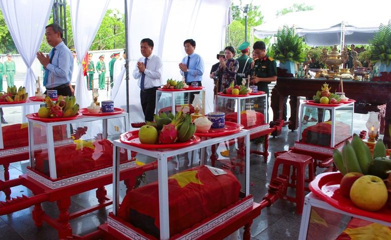 Quảng Trị tổ chức truy điệu, an t&aacute;ng 12 h&agrave;i cốt liệt sĩ- Ảnh 8.