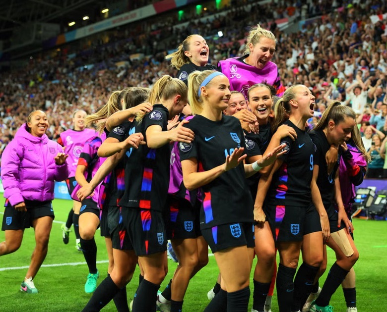 Ngược dòng trước Italia, đội tuyển nữ Anh vào chung kết Euro 2025- Ảnh 2. Ngược dòng trước Italia, đội tuyển nữ Anh vào chung kết Euro 2025- Ảnh 2.