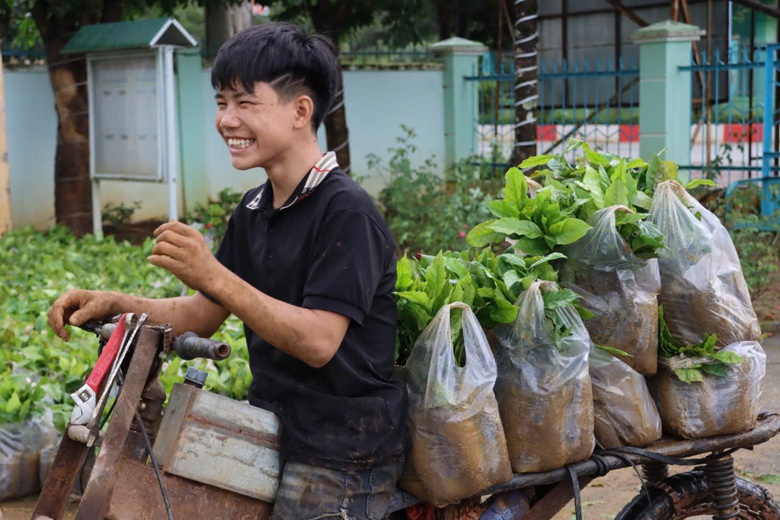 H&agrave;ng trăm ngh&igrave;n c&acirc;y giống trao tay đồng b&agrave;o Tu Mơ R&ocirc;ng thay cho hoa ch&uacute;c mừng đại hội- Ảnh 3.