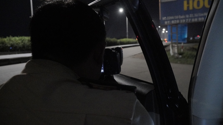 Chạy quá tốc độ trong đêm, nhiều tài xế bị phạt nặng- Ảnh 1. Chạy quá tốc độ trong đêm, nhiều tài xế bị phạt nặng- Ảnh 1.