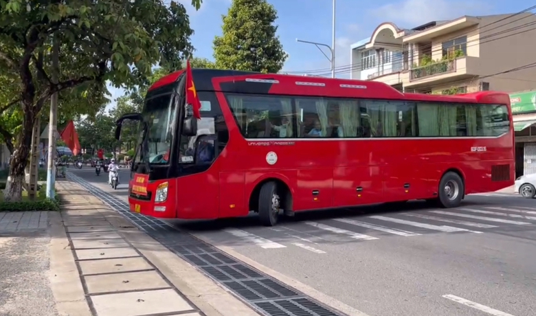 Chuyện của những c&aacute;n bộ l&agrave;m việc xa nh&agrave; hơn 100km sau s&aacute;p nhập- Ảnh 3.