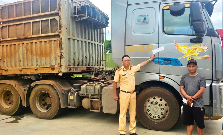 Li&ecirc;n tiếp t&agrave;i xế dương t&iacute;nh ma t&uacute;y, H&agrave; Tĩnh tăng cường tuần tra ngăn hiểm họa tai nạn- Ảnh 1.