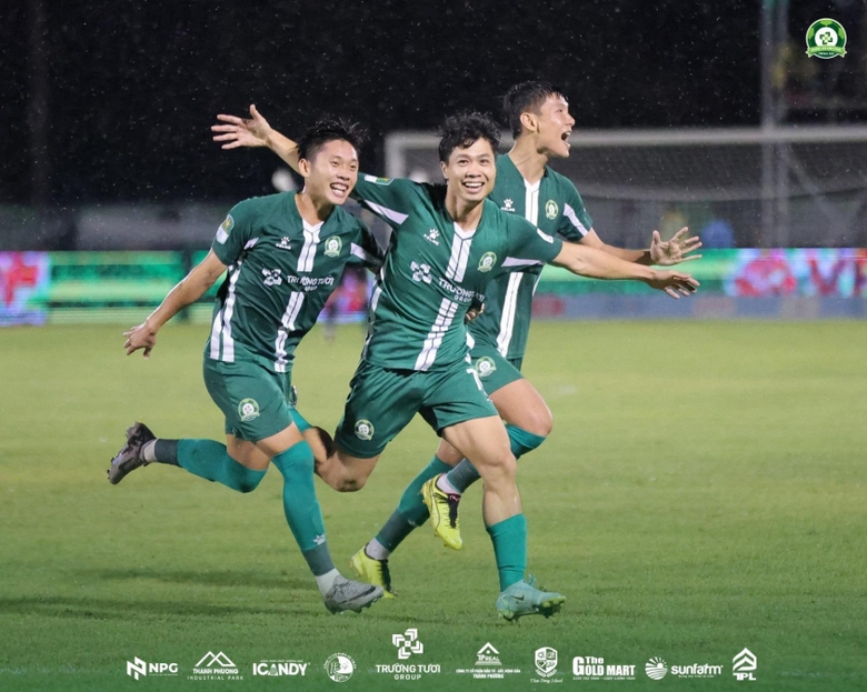 C&ocirc;ng Phượng c&ugrave;ng đồng đội gi&agrave;nh v&eacute; dự V-League 2025&ndash;2026- Ảnh 1.