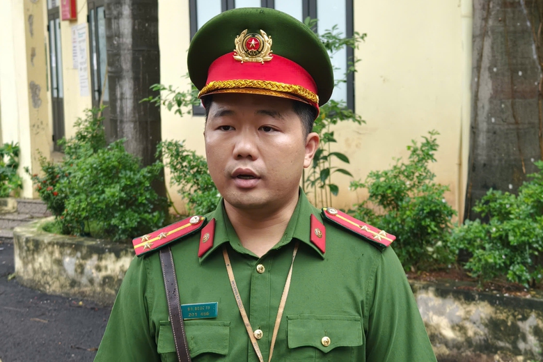 H&agrave; Nội: CSGT c&ugrave;ng c&ocirc;ng an x&atilde; lập chốt tr&ecirc;n tỉnh lộ, xử phạt nhiều h&agrave;nh vi- Ảnh 11.