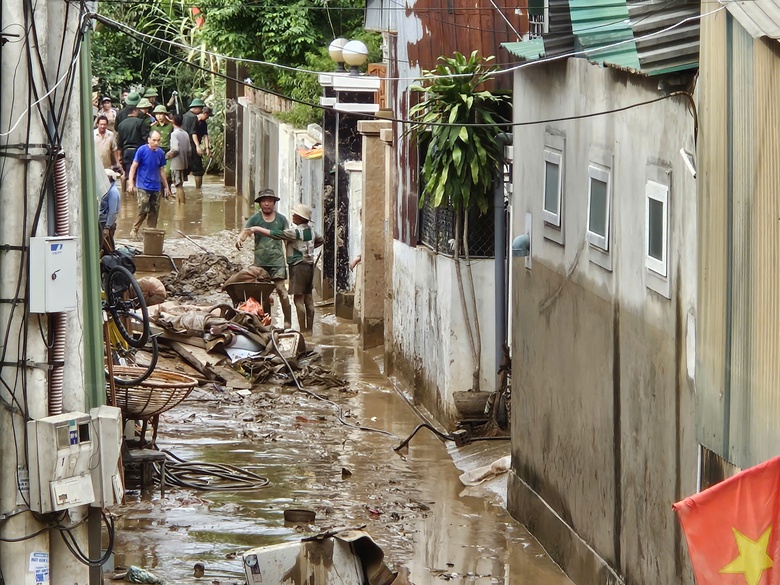 Nước lũ r&uacute;t, người d&acirc;n x&atilde; Con Cu&ocirc;ng nỗ lực khắc phục hậu quả, ổn định cuộc sống- Ảnh 8.