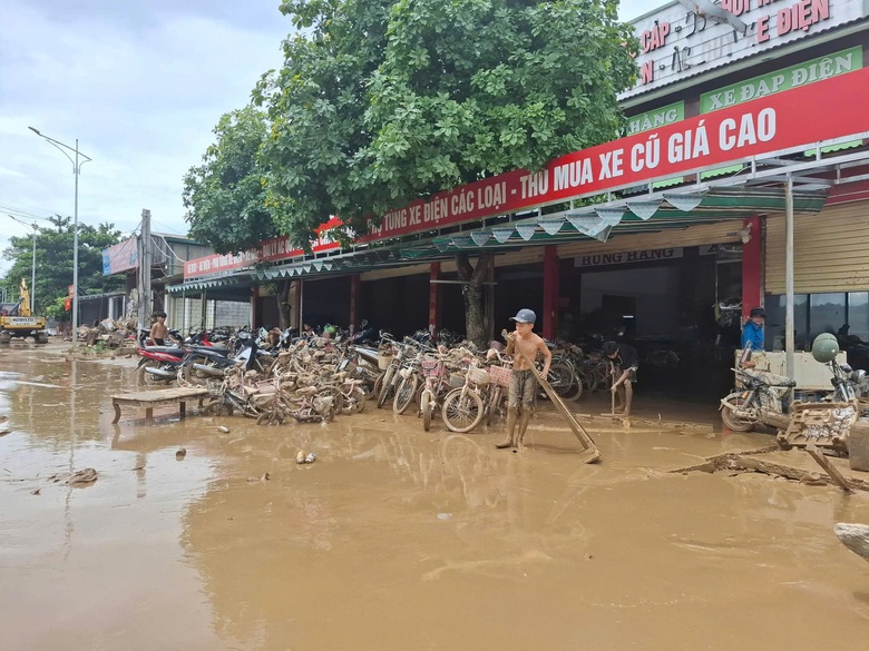 Nước lũ r&uacute;t, người d&acirc;n x&atilde; Con Cu&ocirc;ng nỗ lực khắc phục hậu quả, ổn định cuộc sống- Ảnh 4.