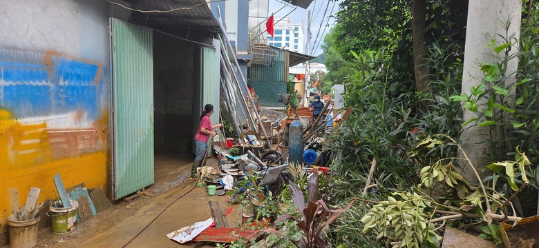 Nước lũ r&uacute;t, người d&acirc;n x&atilde; Con Cu&ocirc;ng nỗ lực khắc phục hậu quả, ổn định cuộc sống- Ảnh 7.