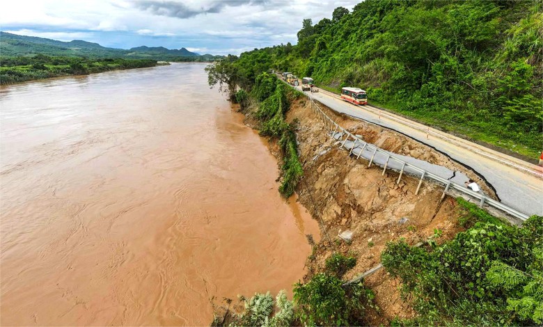 Nghệ An: Nhiều đoạn tr&ecirc;n quốc lộ 7 sạt lở nghi&ecirc;m trọng sau mưa lũ- Ảnh 2.