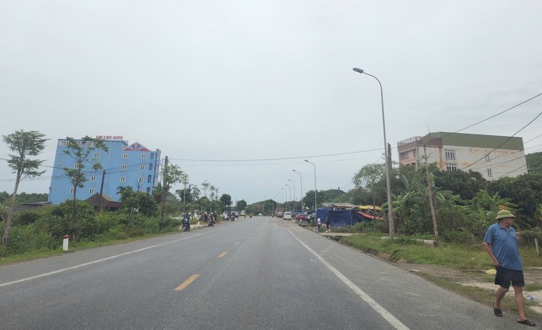 Vụ lật xe kh&aacute;ch 10 người chết: Người đầu ti&ecirc;n tham gia cứu nạn kể khoảnh khắc &aacute;m ảnh- Ảnh 4.