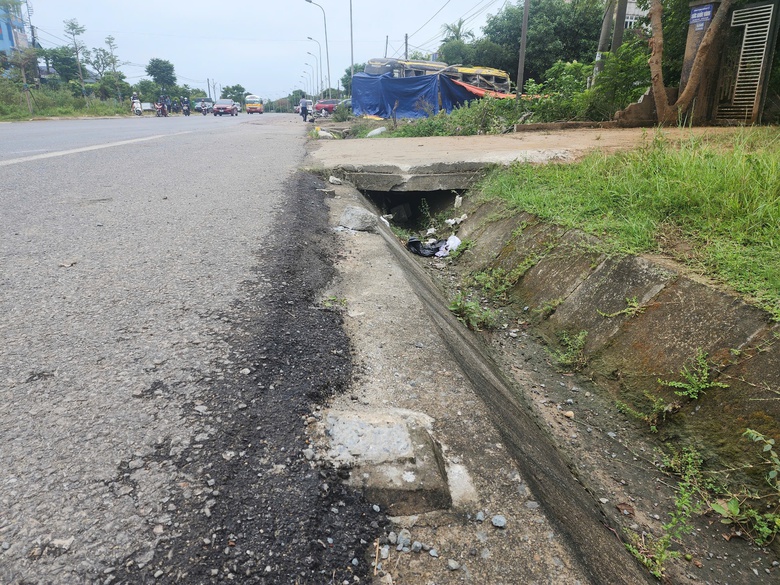 Vụ lật xe kh&aacute;ch 10 người chết: Người đầu ti&ecirc;n tham gia cứu nạn kể khoảnh khắc &aacute;m ảnh- Ảnh 5.