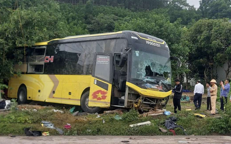 Thủ tướng y&ecirc;u cầu khẩn trương điều tra vụ TNGT xe kh&aacute;ch 10 người chết ở H&agrave; Tĩnh