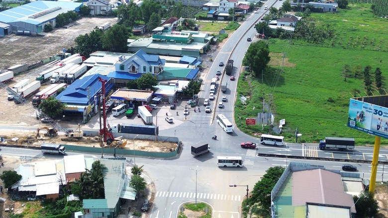 Cầu vượt n&uacute;t giao cao tốc Phan Thiết - Dầu Gi&acirc;y đang thi c&ocirc;ng, t&agrave;i xế cần lưu &yacute; g&igrave;?- Ảnh 1.