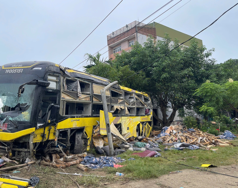 Bộ Xây dựng chỉ đạo “nóng” sau vụ tai nạn xe khách 10 người chết ở Hà Tĩnh- Ảnh 1. Bộ Xây dựng chỉ đạo “nóng” sau vụ tai nạn xe khách 10 người chết ở Hà Tĩnh- Ảnh 1.