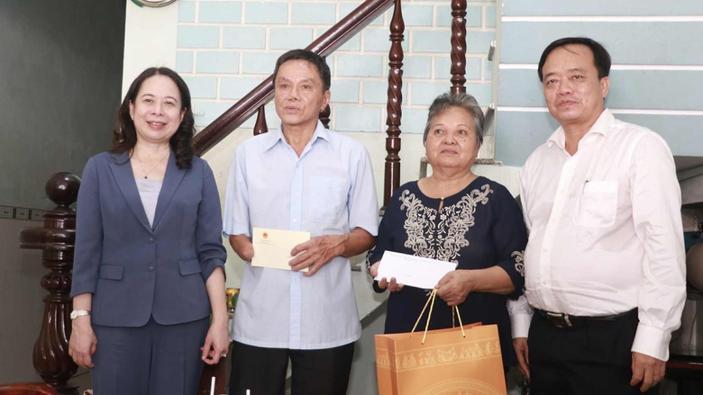 Ph&oacute; Chủ tịch nước V&otilde; Thị &Aacute;nh Xu&acirc;n thăm Mẹ Việt Nam anh h&ugrave;ng, thương binh tại C&agrave; Mau- Ảnh 3.