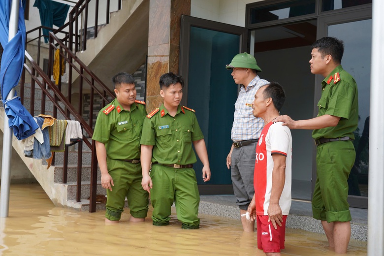 H&agrave; Tĩnh: Nước lũ từ s&ocirc;ng Cả tr&agrave;n về, v&ugrave;ng ven s&ocirc;ng La ngập nặng- Ảnh 2.