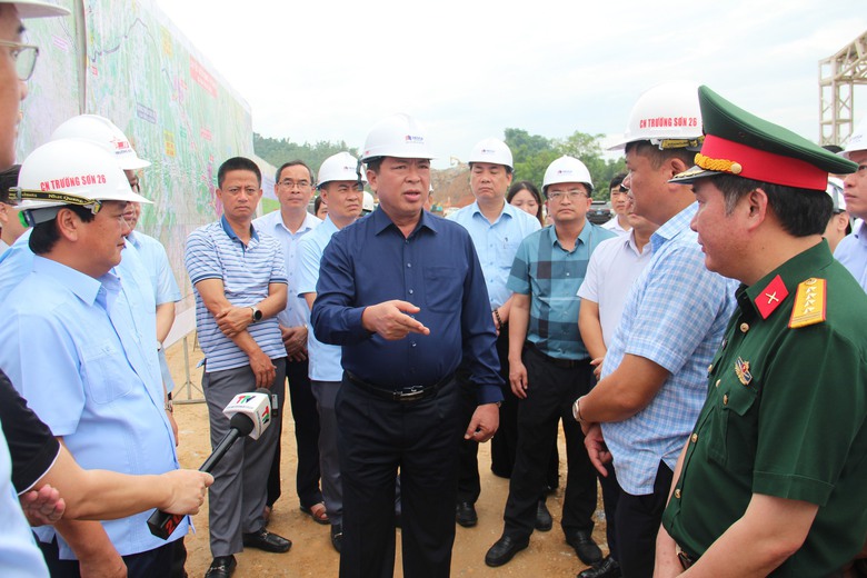 Minister Tran Hong Minh calls early start of phase 2 on Tuyen Quang–Ha Giang Expressway- Ảnh 1. Minister Tran Hong Minh calls early start of phase 2 on Tuyen Quang–Ha Giang Expressway- Ảnh 1.